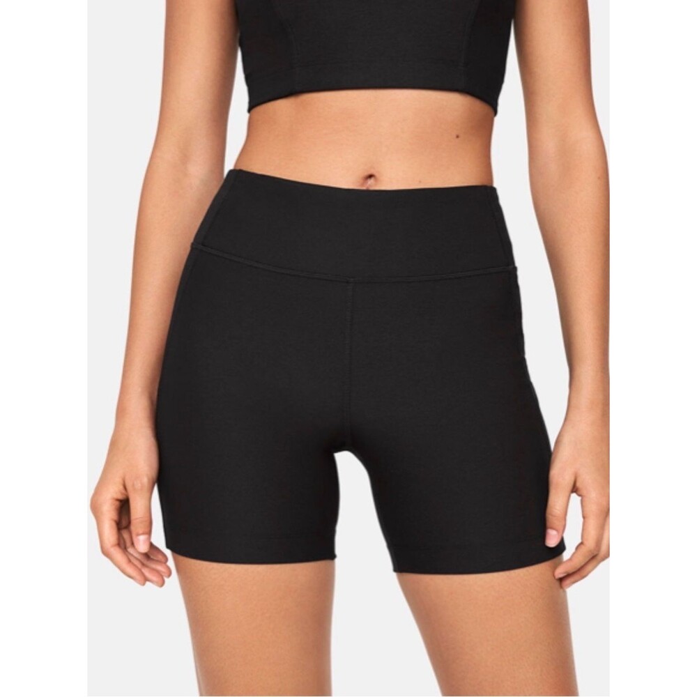 Outdoor Voices 5” Warmup Compression Midweight Black Bike Shorts. Small.